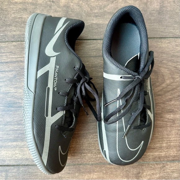 Nike Junior Phantom GT2 Club Black Indoor Cleats - Boys Size: 13.5 C - Picture 1 of 11